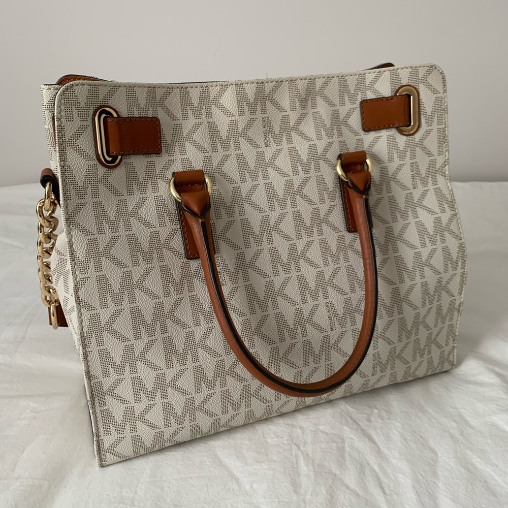 🎄🎁 NWOT Michael Kors Hamilton Signature Tote...excellent condition. Never used